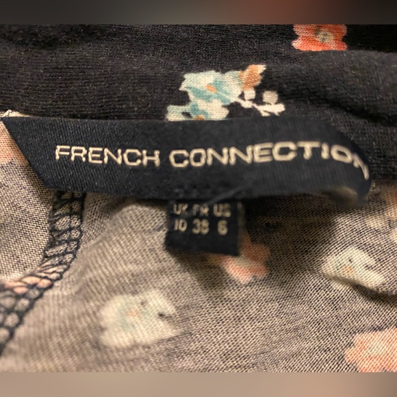 Blue floral French Connection dress (size 6) with cross over neck and frilly hem - Picture 7 of 7